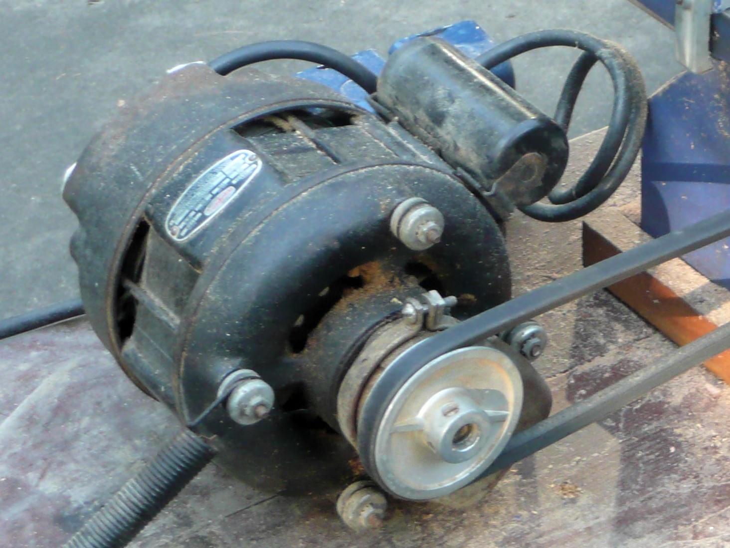 photo of a motor with pulley